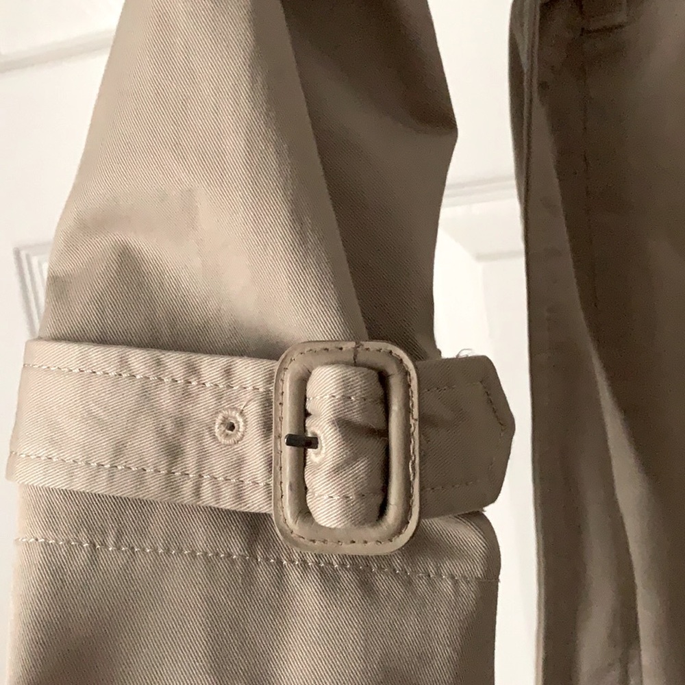 Classic Tan Trench Coat - Picture 5 of 7